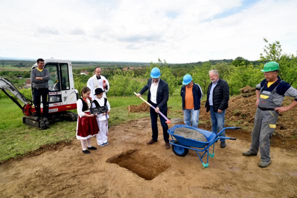 Kamen temeljac za novu mrtvačnicu u naselju Voćarica – dostojan način oproštaja od pokojnika