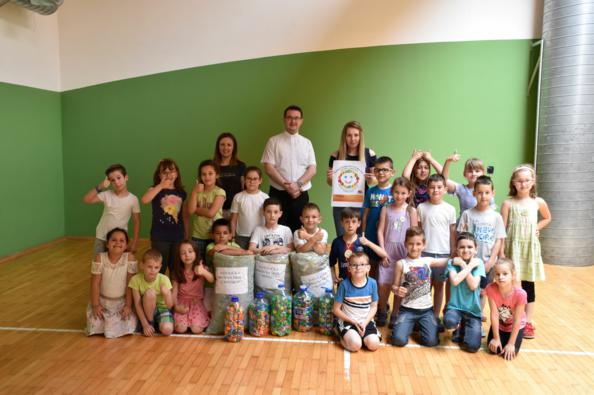 U Katoličkoj osnovnoj školi u Novskoj nastavljen projekt „Plastičnim čepovima do skupih lijekova“