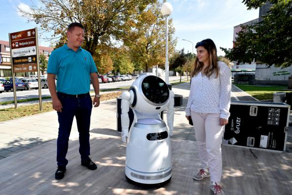 Viktorija će zaplesati uz melodiju pjesme „Novska je moj grad“ – prvi humanoidni robot u gradu