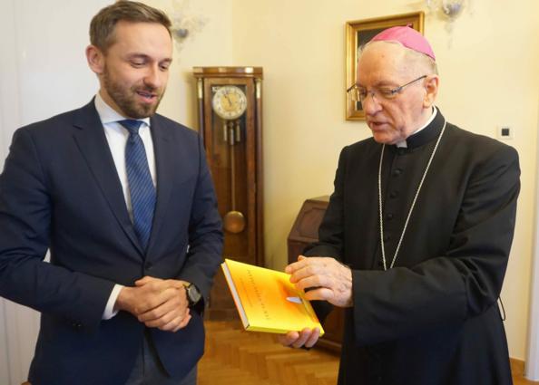 Susret požeškog biskupa Antuna Škvorčevića i gradonačelnika Marina Piletića