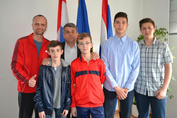 Gradonačelnik primio badminton ekipu OŠ Novska