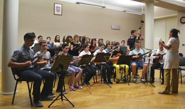 Održan koncert “Sedamdesete” učenika Glazbene škole Novska