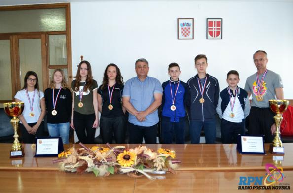 Gradonačelnik primio badminton ekipe OŠ Novska, momčadske prvake RH