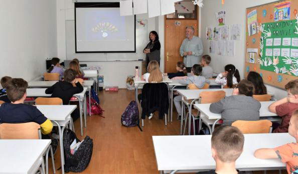 U Katoličkoj školi u Novskoj održano predavanje o važnosti medijske pismenosti djece i roditelja 