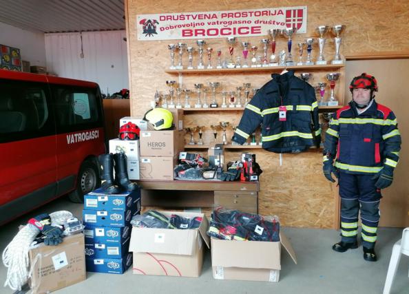 Isporučena vatrogasna oprema, oprema za spašavanje i sigurnosna oprema Dobrovoljnom vatrogasnom društvu Bročice