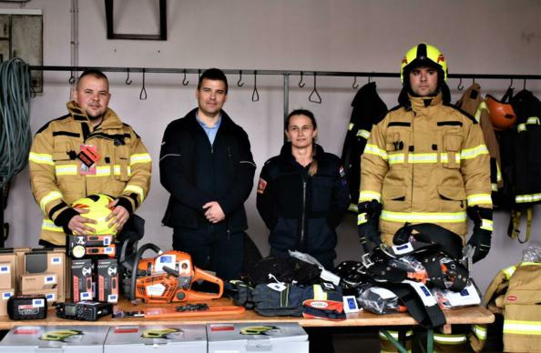 Isporučena vatrogasna oprema, oprema za spašavanje i sigurnosna oprema Vatrogasnoj zajednici Općine Lipovljani