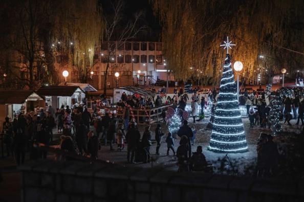 Klizalište na Zimi u Novskoj pravo je mjesto za posjetiti i osjetiti blagdansku čaroliju!