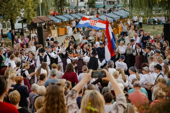 Lukovo u Novskoj - kirvaj kojeg vole i stari i mladi