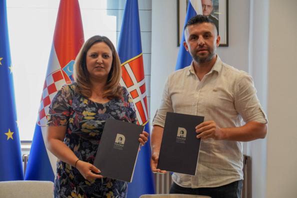 Potpisan ugovor o rekonstrukciji i izgradnji nogostupa kroz Brestaču i Novu Subocku